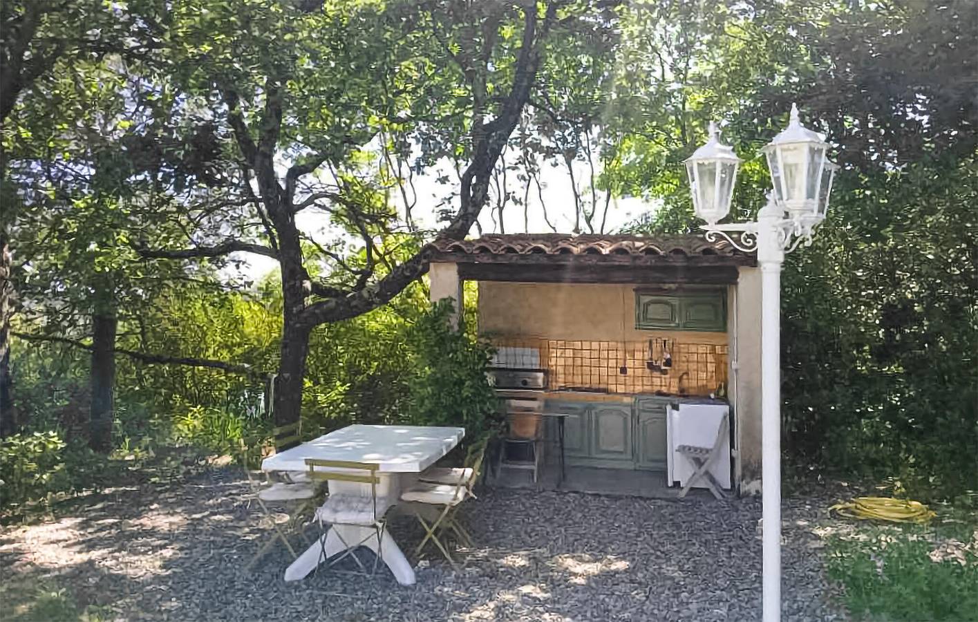 Varages Oasis : Appartement central avec parking, piscine et Internet in Varages, Région de Brignoles