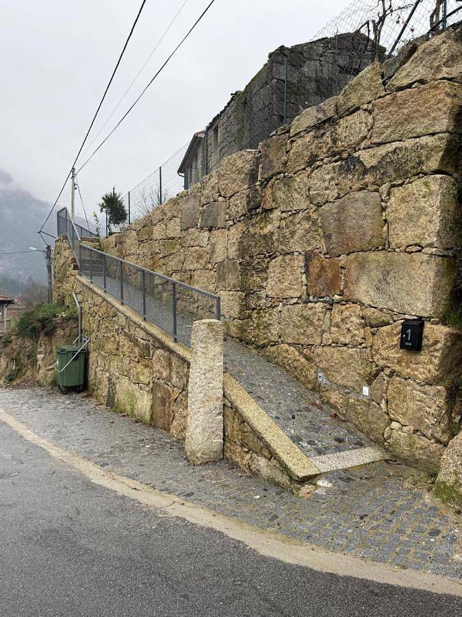 Location de vacances pour 4 personnes, avec vue et jardin à Cabril - 2