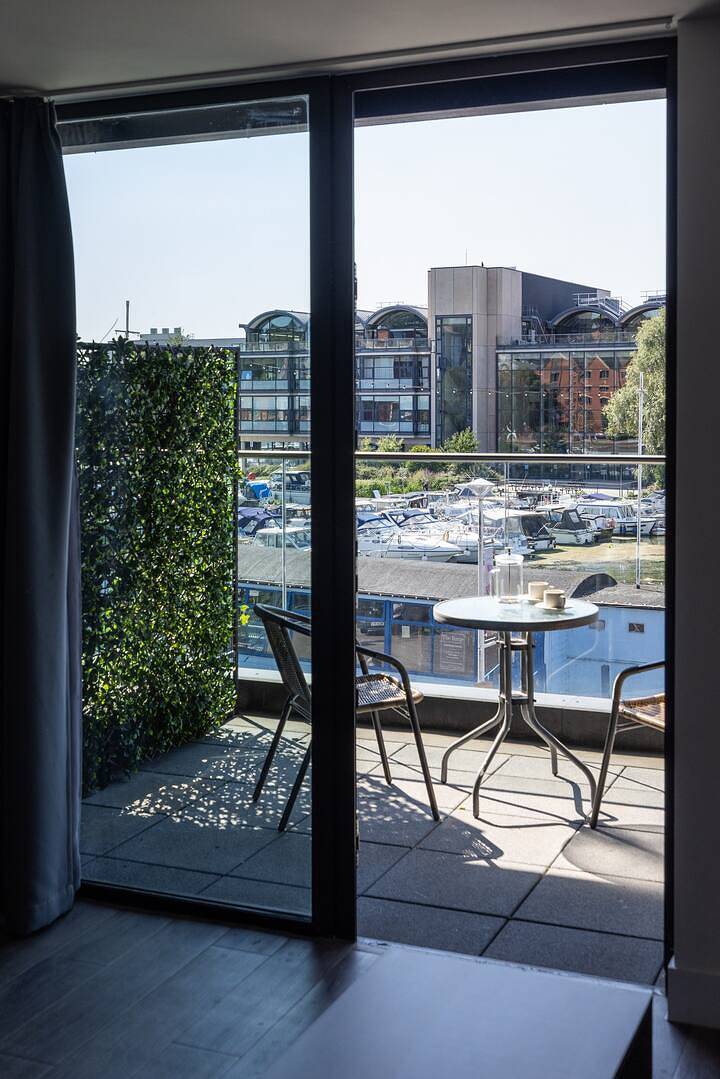 Apartamento entero, Chic Riverside View with Balcony/Pass The Keys in Lincoln, Lincolnshire
