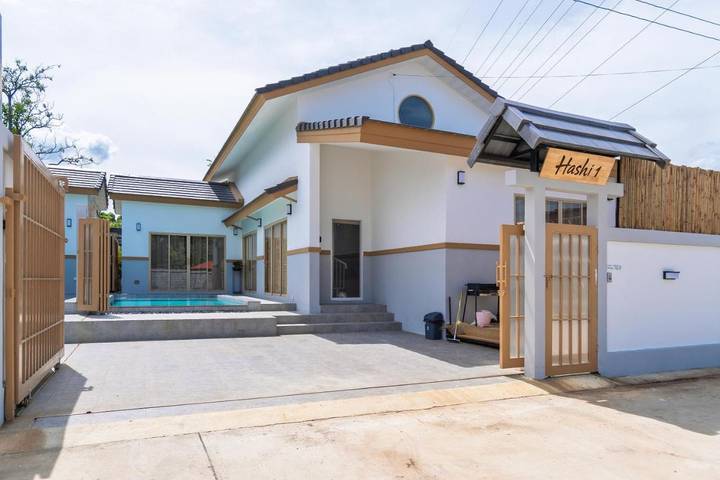 Location de vacances pour 14 personnes, avec piscine et jacuzzi ainsi que jardin et balcon, animaux acceptés dans Ban Bang Saen - 2