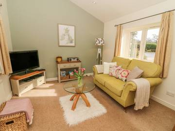 Log Cabin for 2 People in White Cross Bay, Cumbria, Photo 4