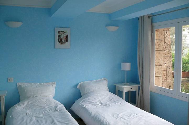 Belle maison avec tour à proximité du pittoresque ville de Lorgues. in Lorgues, Région de Draguignan