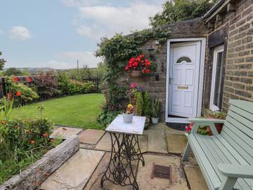 Log Cabin for 2 People in West Yorkshire, Yorkshire, Photo 1