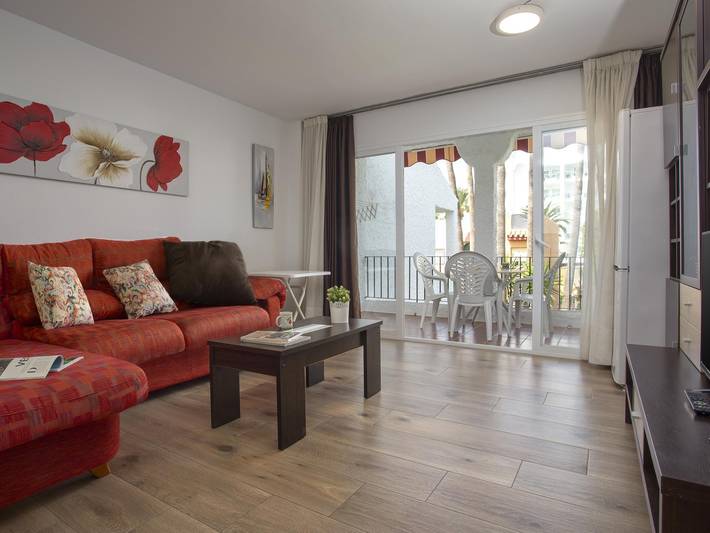 Appartement voor 4 personen, with uitzicht op zee and zwembad as well as tuin and terras in Nerja