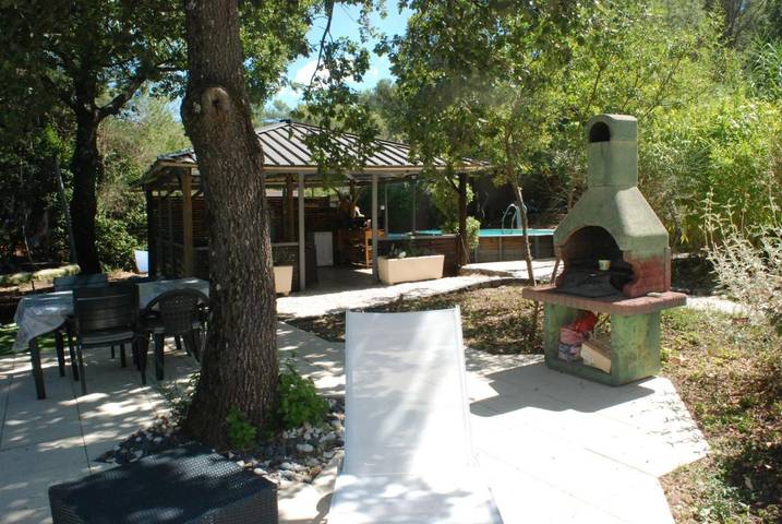 Gîte pour 6 personnes, avec Terrasse et Jardin ainsi que Piscine et Vue à Signes - 4