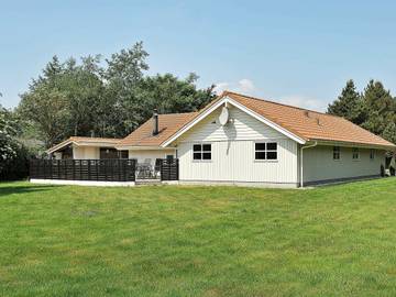 Ferienhaus für 8 Personen, mit Whirlpool und Sauna sowie Terrasse in Jegum