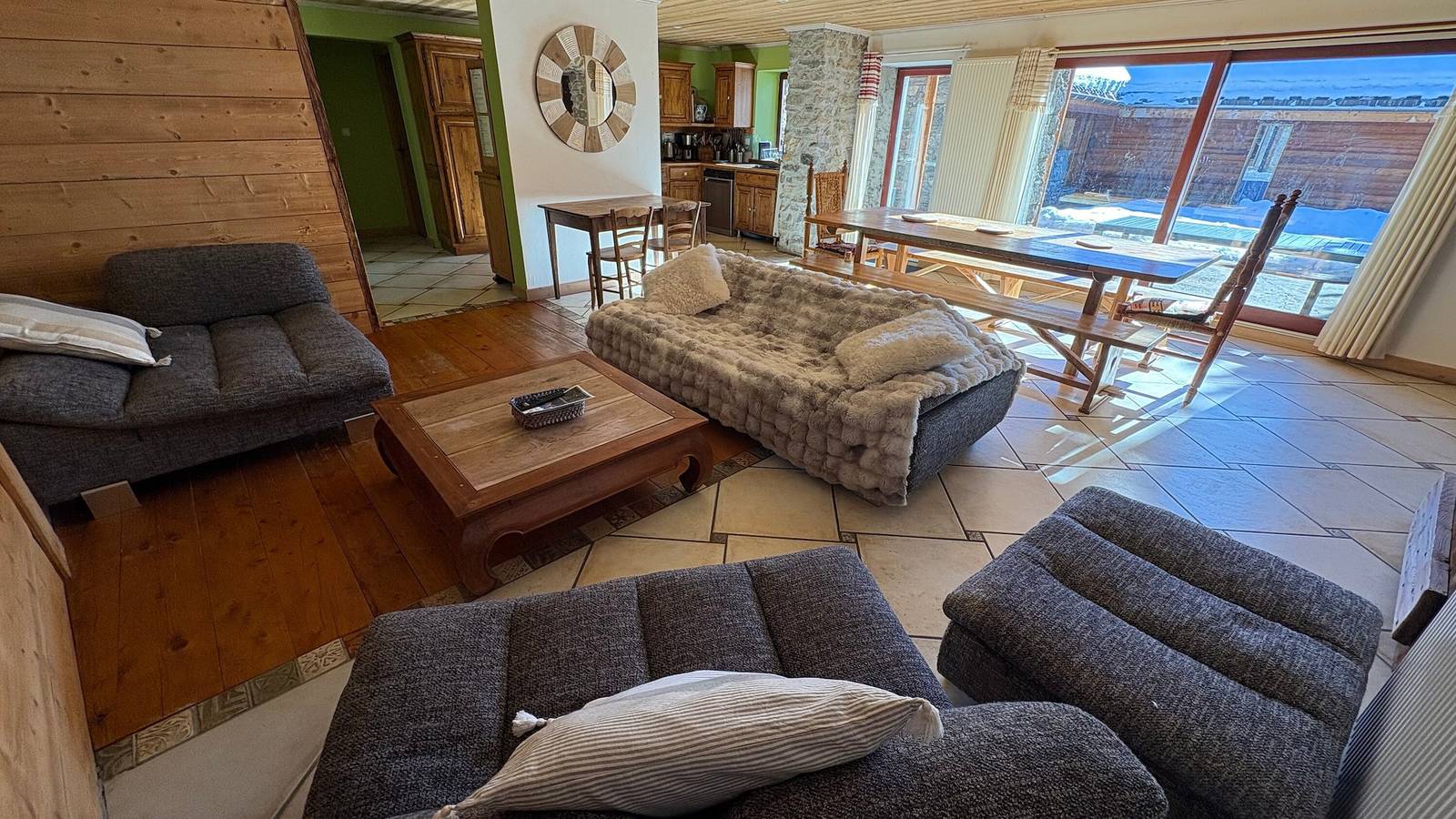 Appartement entier, Appartement "Le Duplex" avec vue sur les montagnes, terrasse privée et Wi-Fi in Albiez-Montrond, Région de Saint-Jean-de-Maurienne