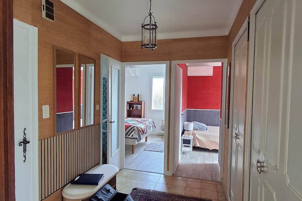 House close to the historic center, able to accommodate 6 adults in comfort, in Villeneuve-lès-Avignon, Nimes region