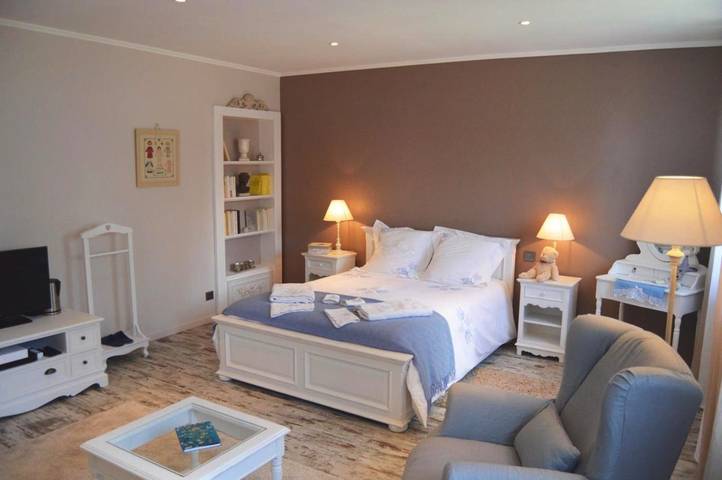 Chambre d’hôte pour 4 personnes, avec Terrasse ainsi que Jardin et Piscine