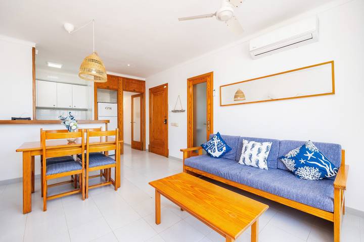 Ganze Wohnung, Ferienwohnung 'Can Vidal Ibiza' mit privatem Balkon, strandnah (Touristensteuer inkl.) in Colònia de Sant Jordi, Ses Salines