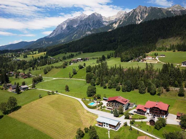 Hotel für 6 Personen, mit Balkon und Terrasse sowie Garten und Pool in Ramsau am Dachstein - 3