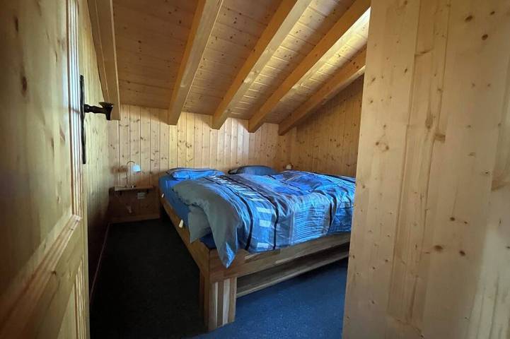 Ganze Wohnung, Schirli Dachgeschoss Appartement/Fewo, Bad, Wc 6-Bettwohnung in Rosswald, Brig