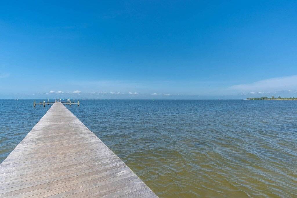 2-Bedroom Townhome with Stunning Water Views at Little Harbor Resort! | Sleeps 6 in Tampa Bay