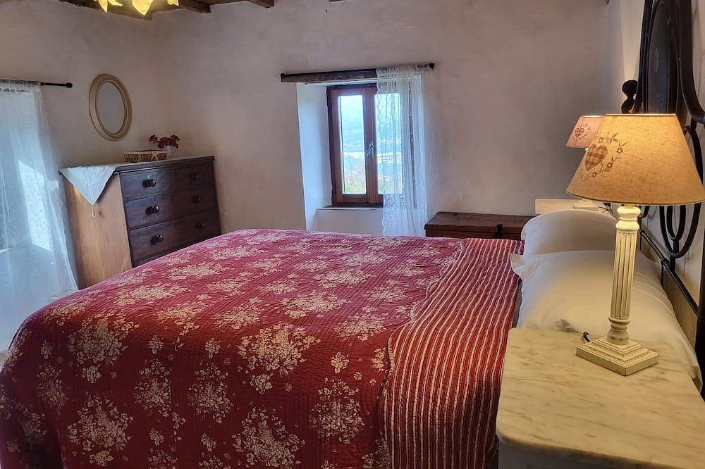 Villa met 3 slaapkamers, 2 badkamers, privé zwembad, lopen naar restaurant, wifi in Castelnuovo di Garfagnana, Garfagnana