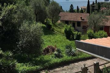 Ferienwohnung für 4 Personen, mit Pool und Garten sowie Terrasse in Gardone Riviera