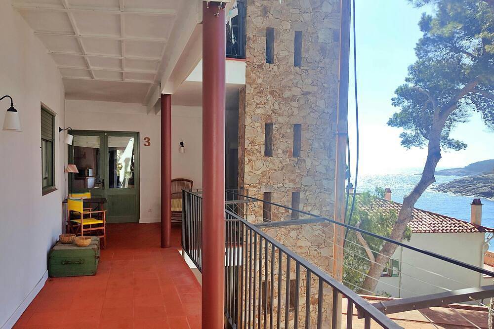 Entire apartment, T3 · Charming seaside escape with stunning views in Aigua Xelida, Tamariu