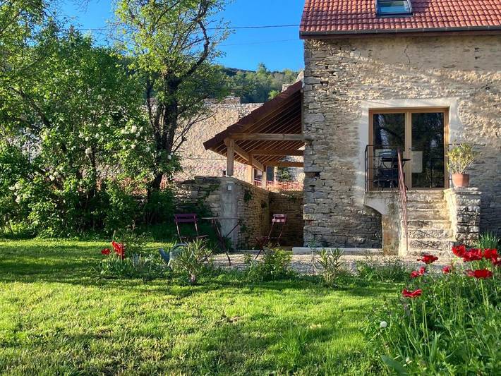 Location de vacances pour 2 personnes, avec Balcon et Terrasse ainsi que Jardin et Vue à Auxey-Duresses