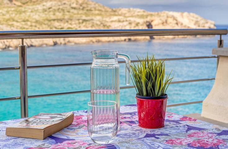 Entire apartment, Modern holiday apartment with sea views, pool, balconies, air conditioning, and Wi-Fi in Cala Carbó (Majorca), Pollença