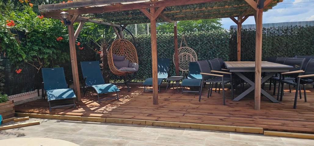 Gîte pour 4 personnes, avec vue ainsi que jardin et piscine à Savasse - 3