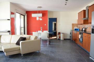 Gîte pour 5 personnes, avec vue ainsi que balcon et piscine dans Oróklini