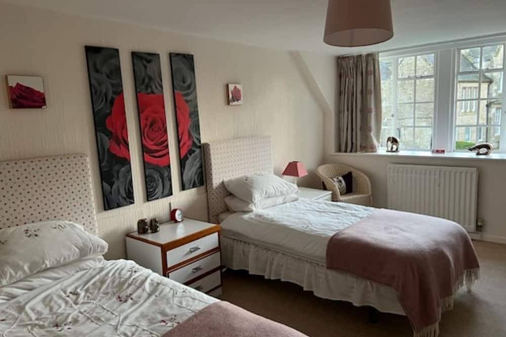Rose Cottage - Charming Cottage in the Grounds of a Private Country House Estate in Scottish Borders