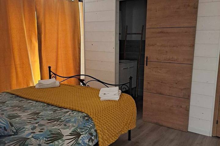 Location de vacances pour 24 personnes, avec terrasse et jardin à La Jarrie - 4