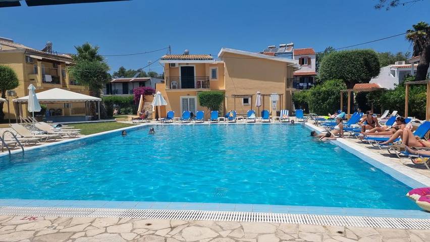 Hôtel pour 2 personnes, avec balcon ainsi que piscine et vue