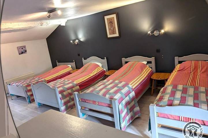 Location de vacances pour 13 personnes, avec jardin à Saint-Germain-Nuelles - 2