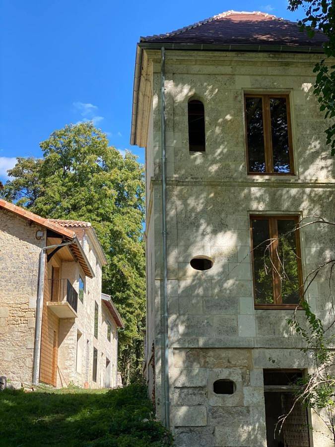 Deluxe Double Room with Bath in Angoulême, Charente