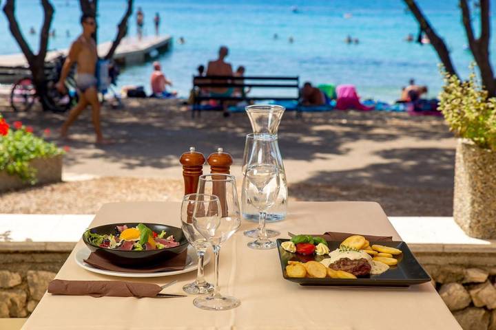 Camping pour 6 personnes, avec jardin et piscine ainsi que bassin pour enfant et vue dans Pag - 3