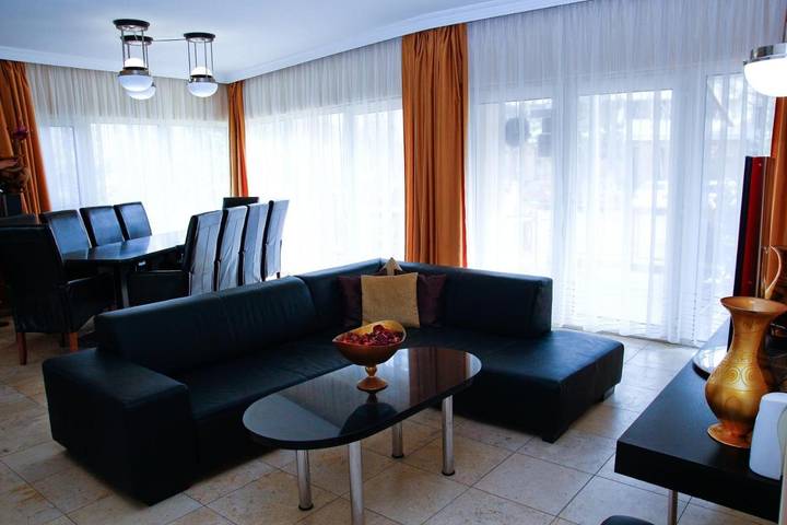 Ferienwohnung für 19 Personen, mit Whirlpool und Sauna sowie Garten und Pool, mit Haustier in Siofok - 2