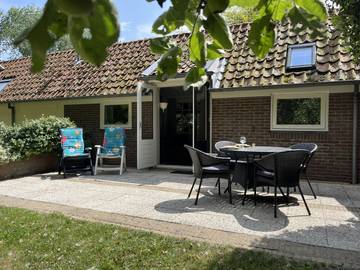 Ferienhaus für 2 Personen, mit Garten und Terrasse in Zeeland