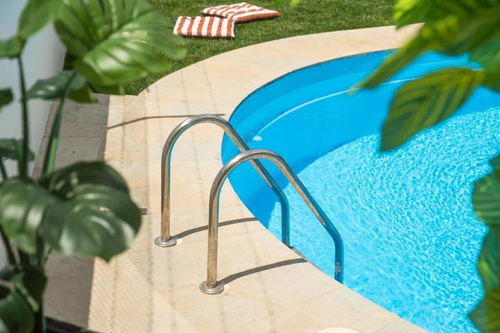 Maison d’hôte pour 2 personnes, avec piscine ainsi que vue et jardin, adapté aux familles à Estoril - 4