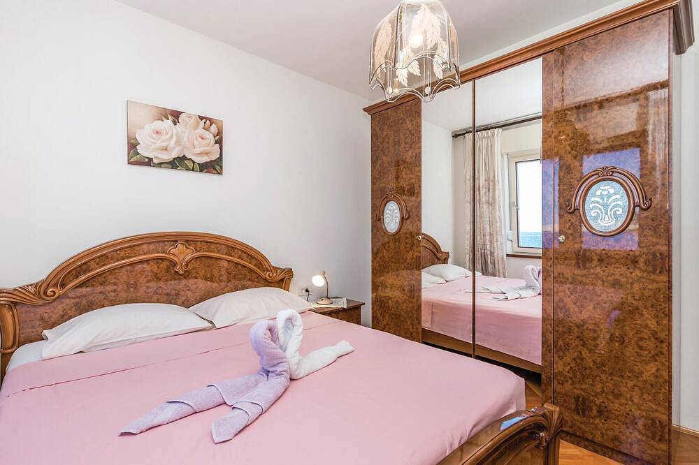 Prachtig huis in Lukovo Sugarje in Lukovo Šugarje, Velebit Nature Park