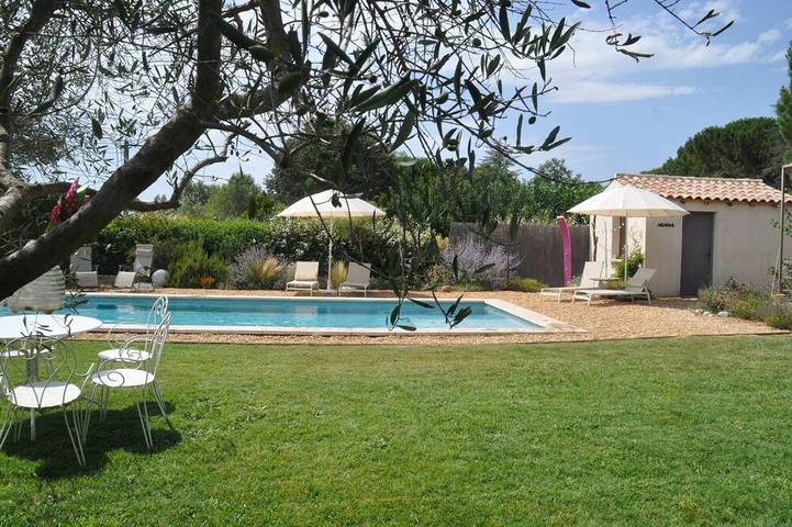 Maison de vacances pour 8 personnes, avec Jacuzzi ainsi que Terrasse et Jardin à Uzès