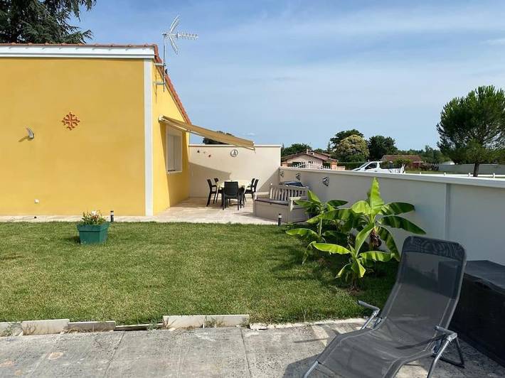 Gîte pour 4 personnes, avec piscine et terrasse ainsi que jacuzzi et jardin à Brens - 4