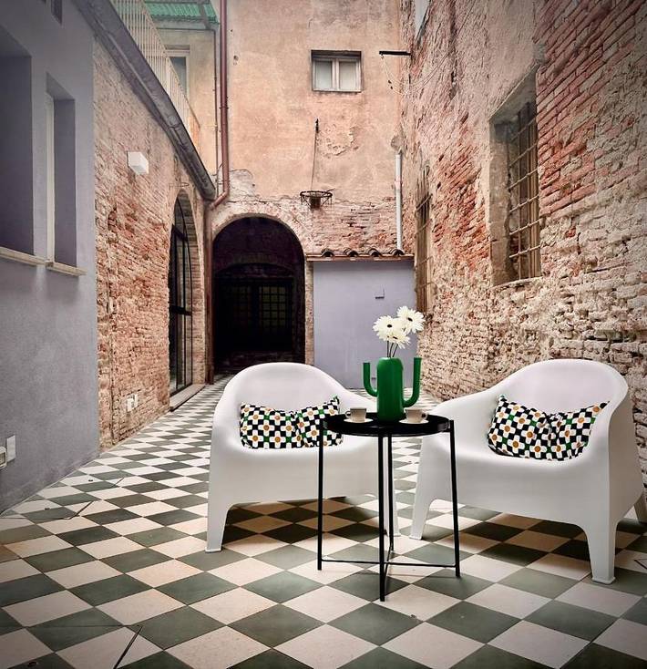 Ferienwohnung für 3 Personen, mit Ausblick und Garten in Pontedera