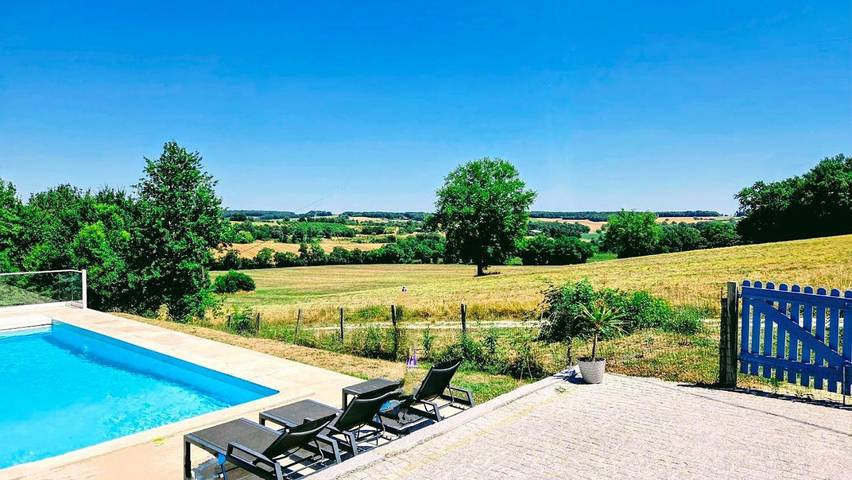 Location de vacances pour 8 personnes, avec vue et piscine ainsi que terrasse et jardin, animaux acceptés à Cancon - 4