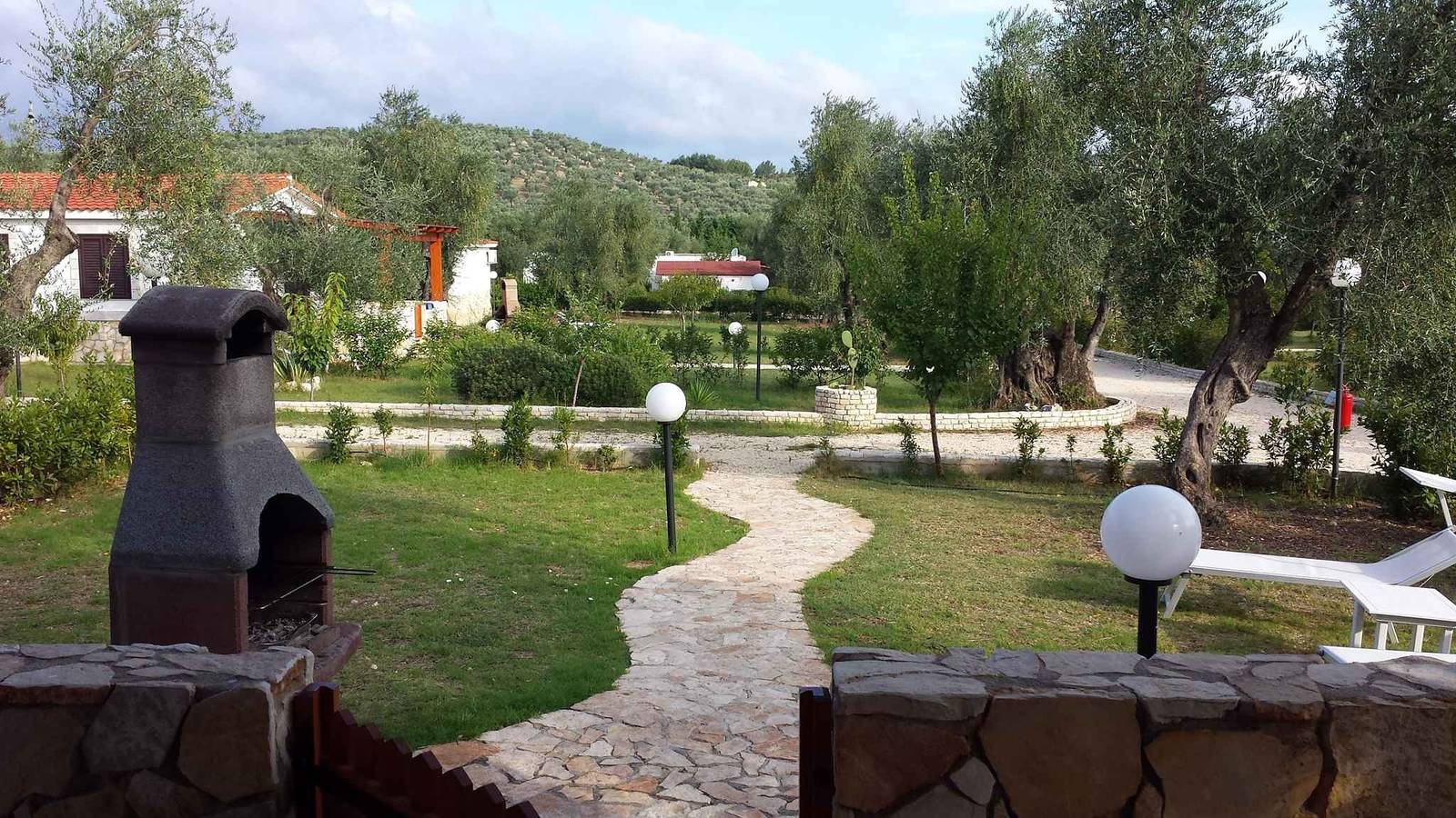 Bungaló con gran jardín privado y parrilla  in Vieste, Gargano