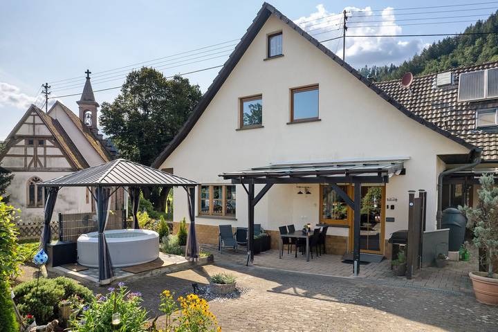 Ferienwohnung für 4 Personen, mit Garten und Whirlpool - 1
