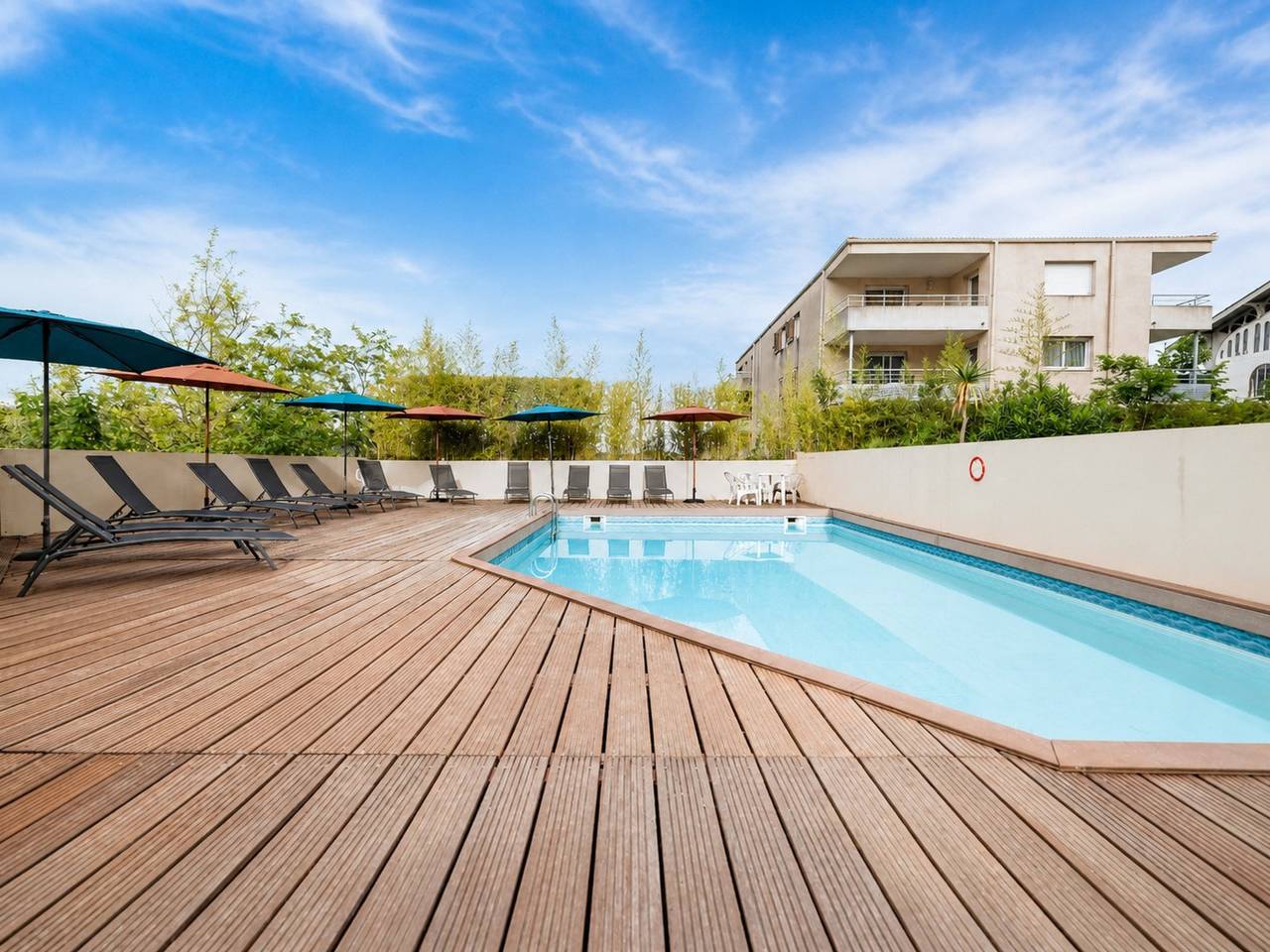 Ganze Wohnung, Gemütliche Ferienwohnung mit Pool und Balkon, 700 m vom Stadtzentrum von Grasse entfernt in Grasse, Mittelmeerküste (Frankreich)