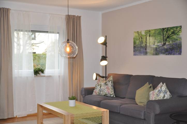 Ganze Ferienwohnung, Ferienwohnung Hortensiengarten - Ferienwohnung 78 qm, 1 sep. Schlafzimmer, Freisitz, Terrasse in Burghausen, Landkreis Altötting
