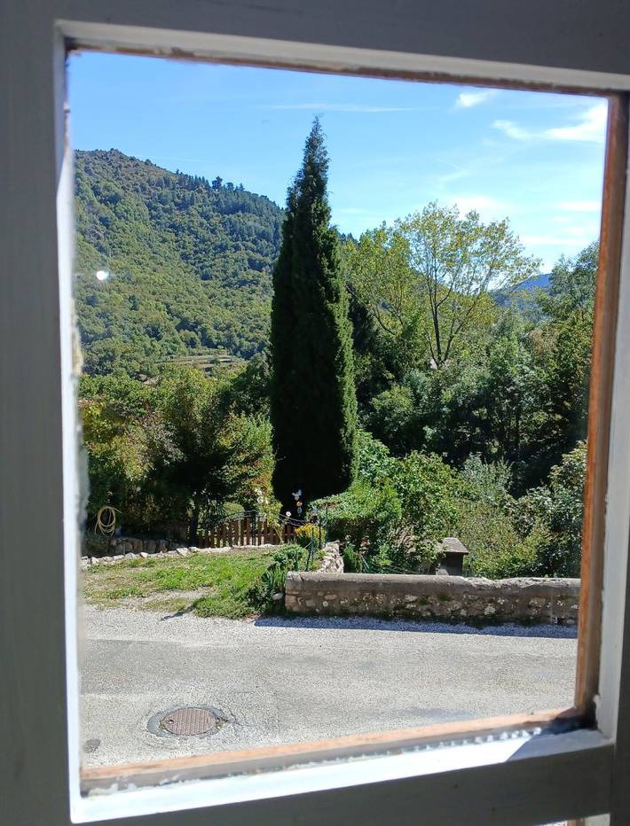 Gîte pour 4 personnes, avec terrasse et jacuzzi ainsi que jardin et sauna, animaux acceptés