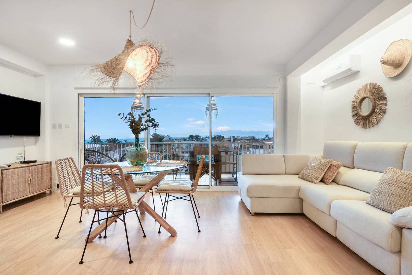 Apartamento entero, Apartamento 'Ximoapartments' con balcón, Wi-Fi y aire acondicionado in Oliva, Costa de Valencia