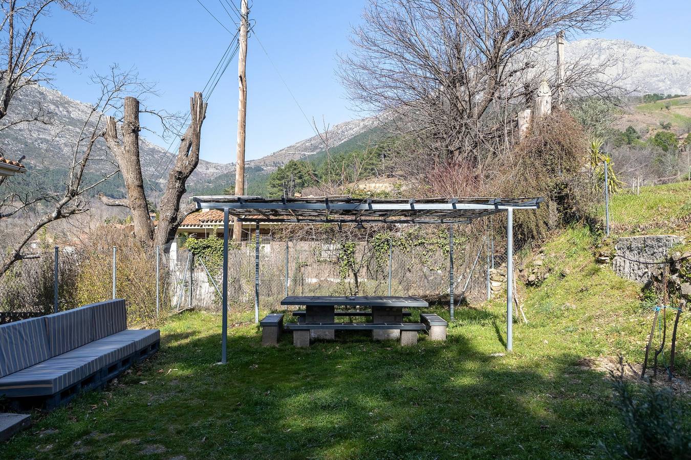 Casa Rural 'Rural Las Pegueras' com Vista Montanha, Wi-Fi e Ar Condicionado in Cuevas del Valle, Valle del Tiétar