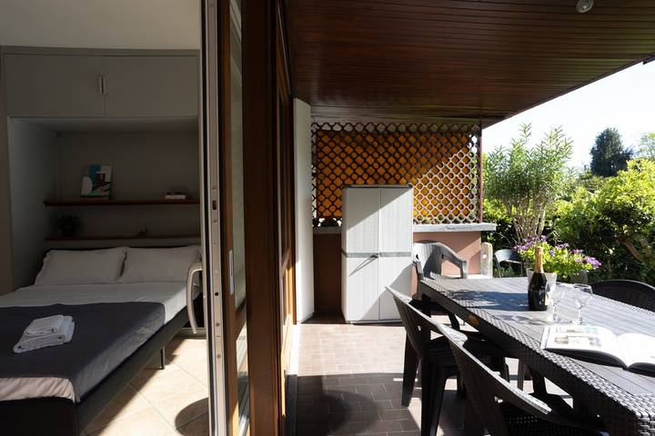 Gîte pour 2 personnes, avec terrasse et jardin ainsi que piscine et vue à Ghiffa - 4