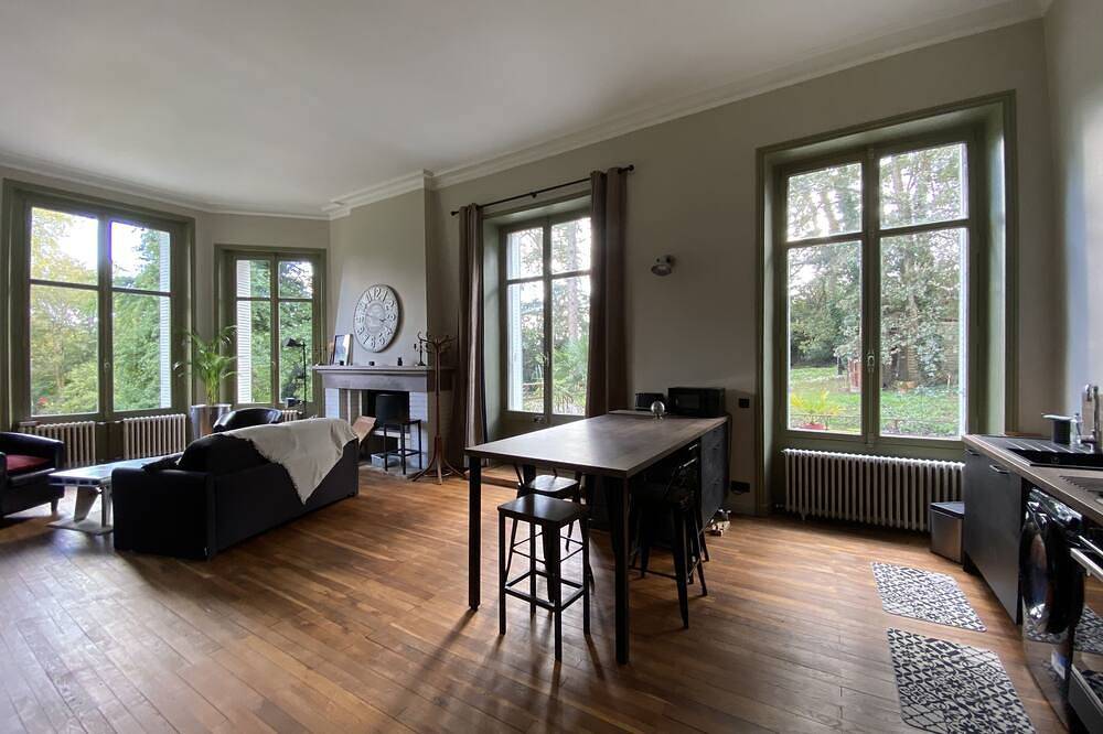 Le Chateau de John Miles au bord de l'eau, aux portes de Nantes! in Sucé-sur-Erdre, Région de Nantes