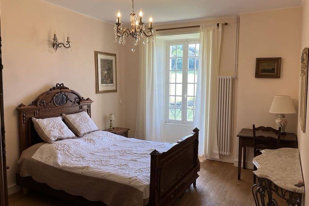 Manoir du Xvie siècle avec piscine in Vézac, Périgord Noir