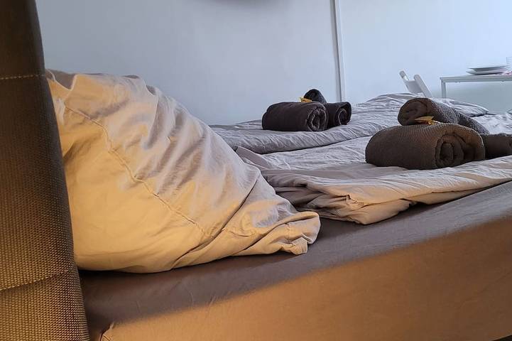 Appartement entier, Berg Messe Dg, 1 room, parking lot, W-Lan, home office, private time in Bergisch Gladbach, Arrondissement de Rhin-Berg