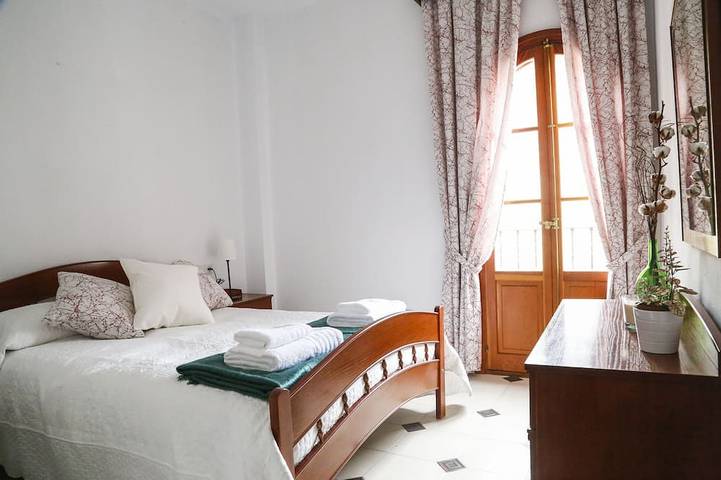 Apartamento entero, Casa Las Nieves Ii. Piso Tranquilo, Céntrico y Luminoso con Terraza in Arcos de la Frontera, Pueblos Blancos